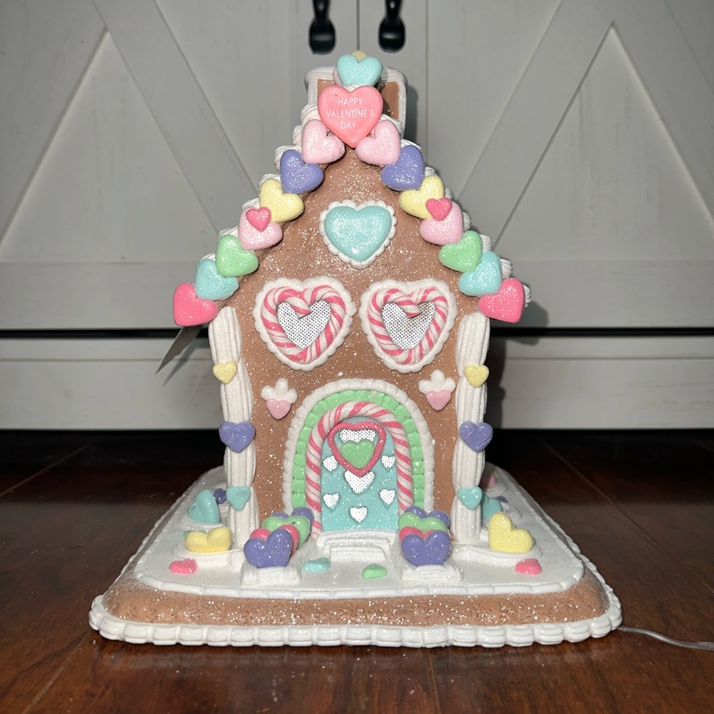 Love and Cupcakes Valentines Gingerbread House